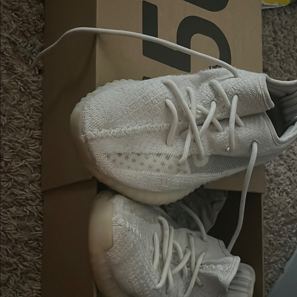 Adidas Yeezy boost 350 V2 (cream color )